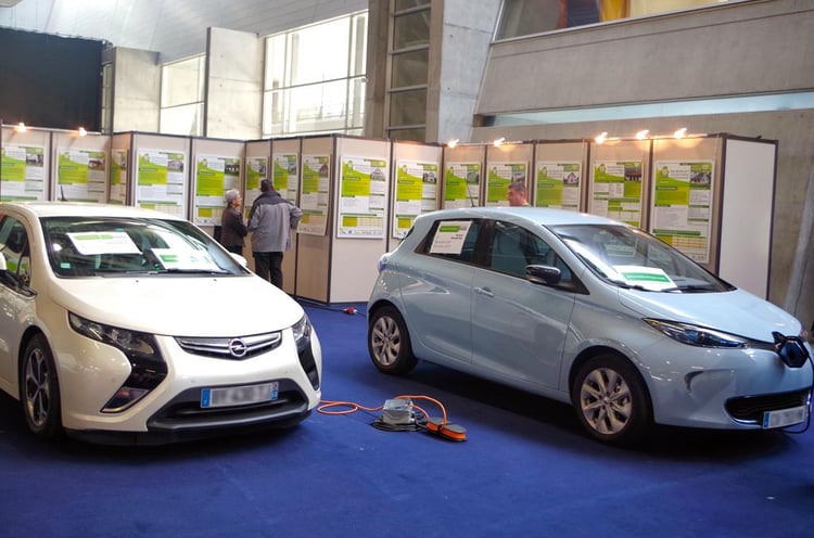 ZOE & Ampera réunies sur le stand Automobile Propre