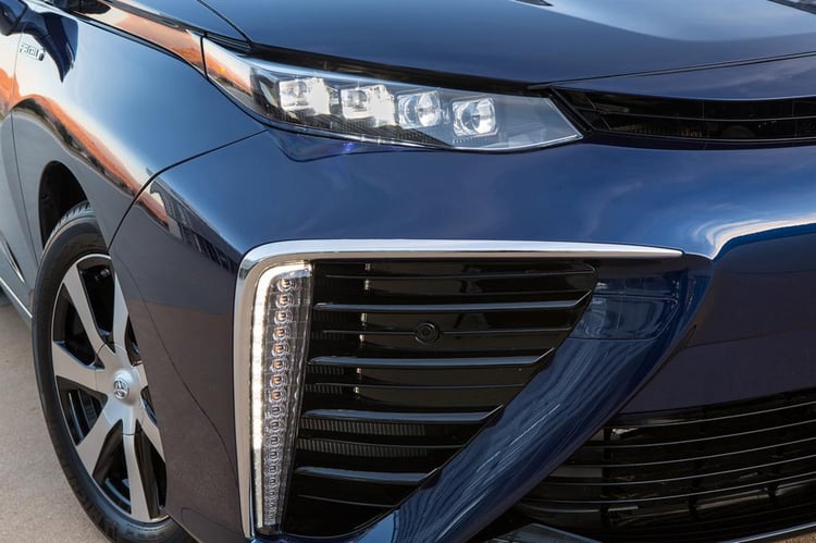 Les énormes entrées d'air de la Toyota Mirai