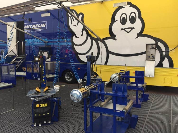 Le stand technique de Michelin pour la Formule E