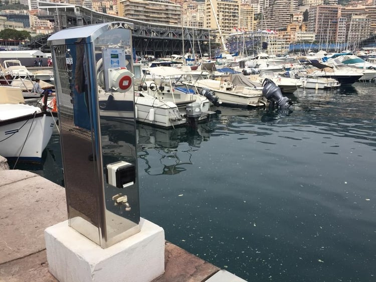 Une borne de recharge pour bateaux !