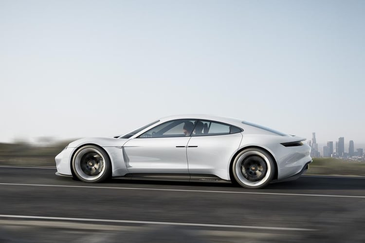 Porsche Mission E : une 4 portes électrique signée Porsche !