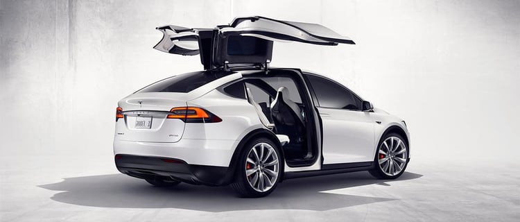 Les fameuses portes faucon du Tesla Model X