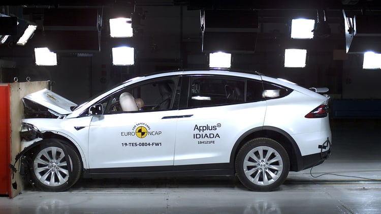 Crash-test Tesla Model X