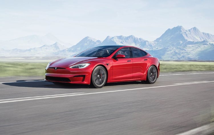 Vue avant de la Tesla Model S Plaid 2021