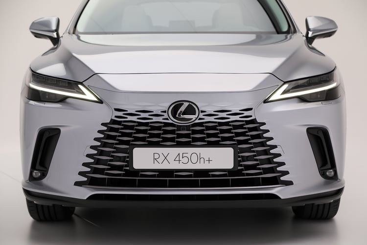 Un rendu différent selon la lumière pour le Lexus RX 450h+ hybride rechargeable