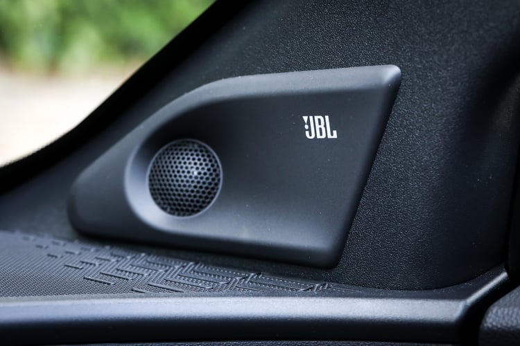 Son JBL à bord du SUV