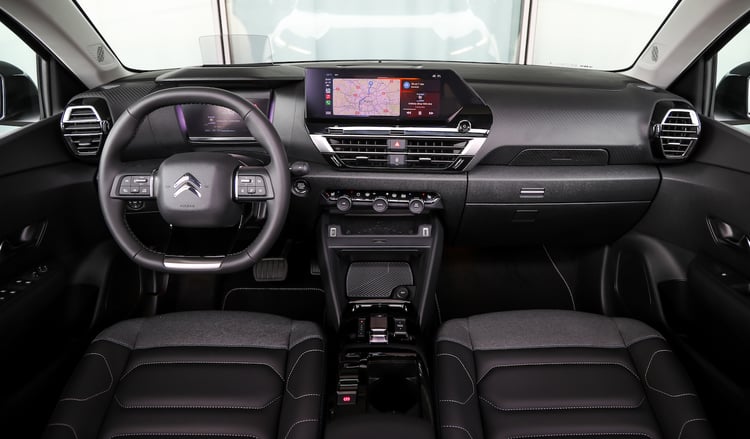 Intérieur familier de la Citroën ë-C4 X