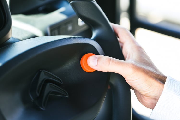 Un bouton adhésif pour la Citroën Ami Buggy