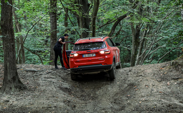 Un peu de mal pour le Jeep Compass 4xe