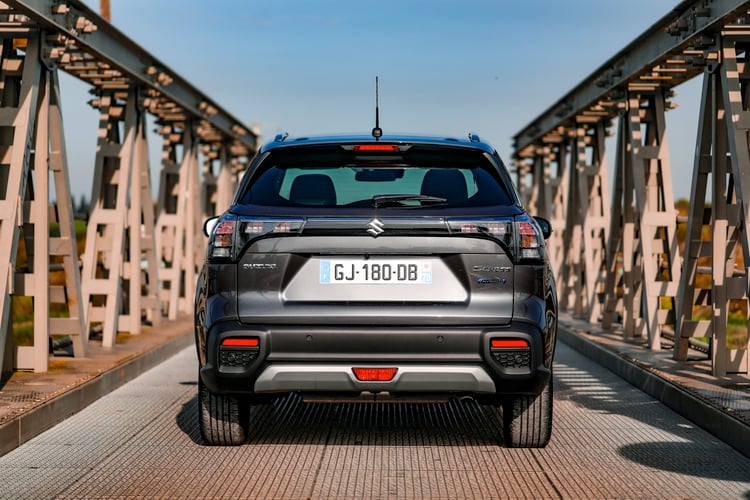 Arrière imposant pour le SUV compact