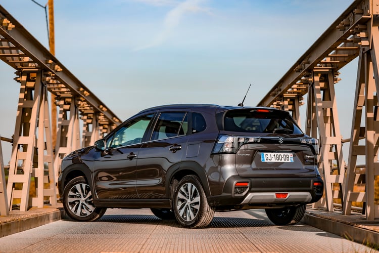 Un Suzuki S-Cross Hybrid dans la tendance