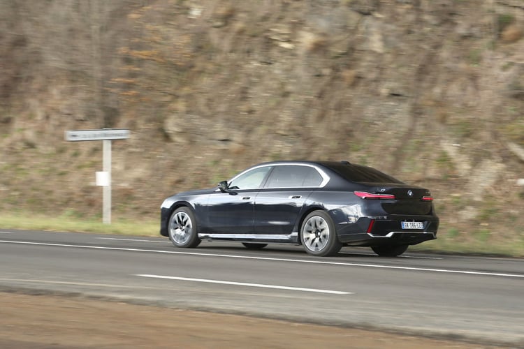 BMW i7 dynamique