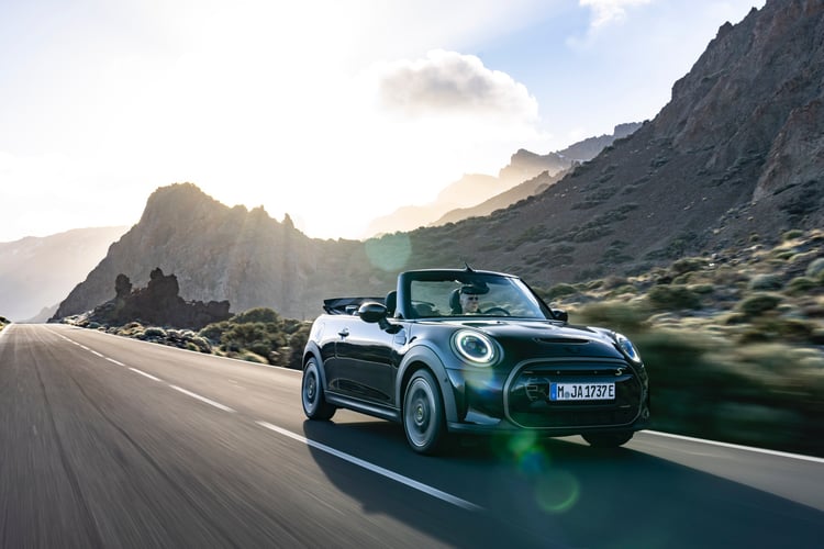 Mini Cooper SE Convertible (2023)