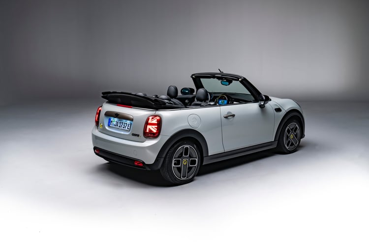 Mini Cooper SE Convertible (2023)