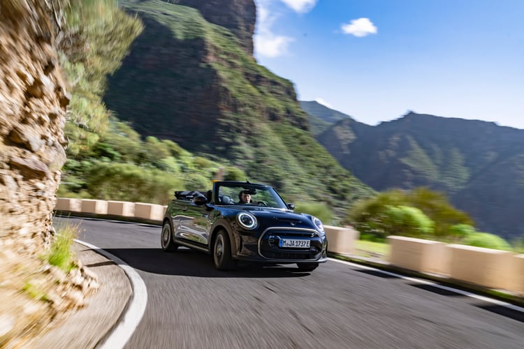 Mini Cooper SE Convertible (2023)