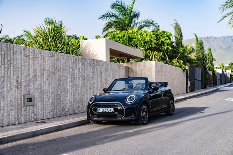 Mini Cooper SE Convertible (2023)