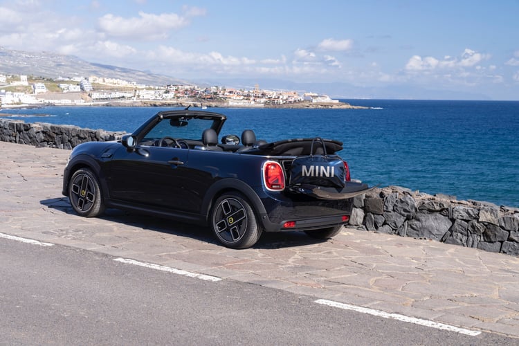 Mini Cooper SE Convertible (2023)