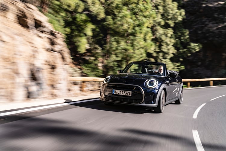 Mini Cooper SE Convertible (2023)