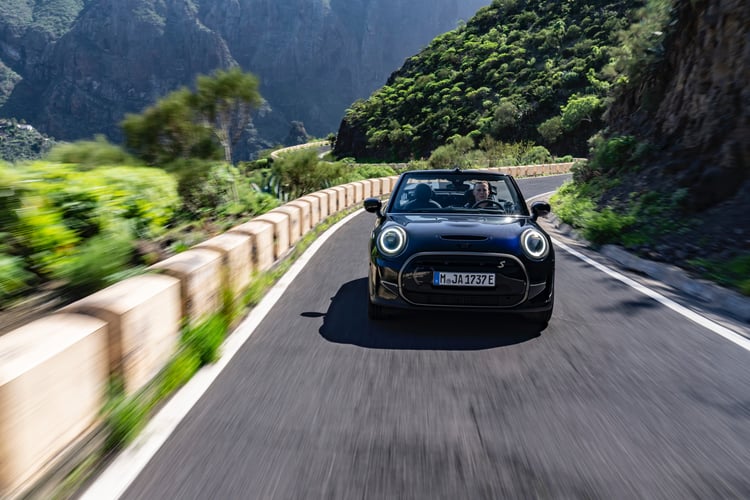 Mini Cooper SE Convertible (2023)