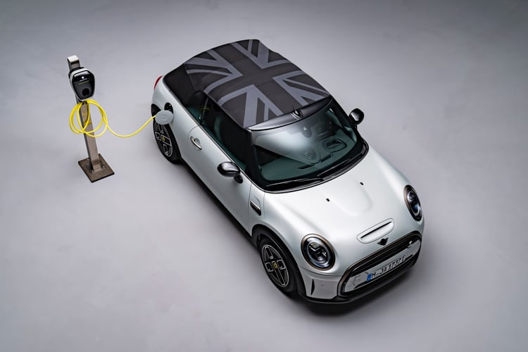 Mini Cooper SE Convertible (2023)