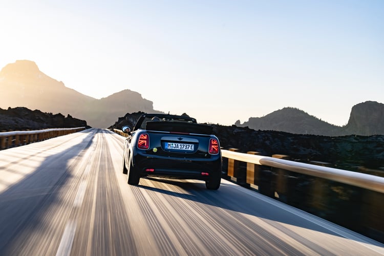 Mini Cooper SE Convertible (2023)