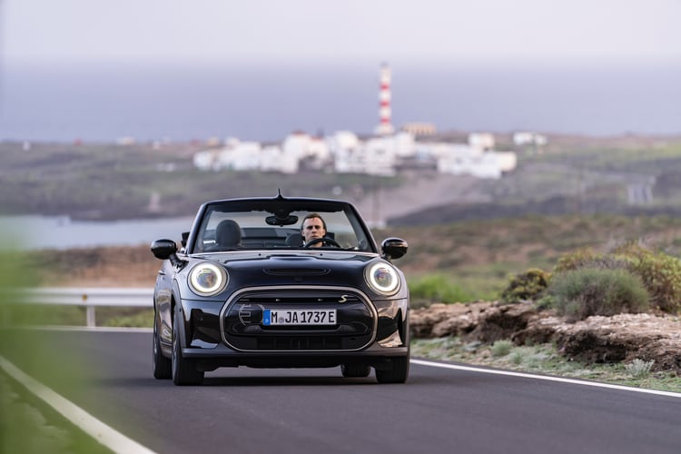 Mini Cooper SE Convertible (2023)