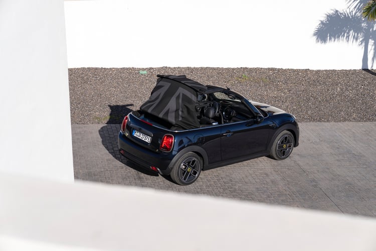 Mini Cooper SE Convertible (2023)