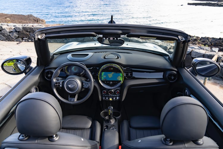 Mini Cooper SE Convertible (2023)