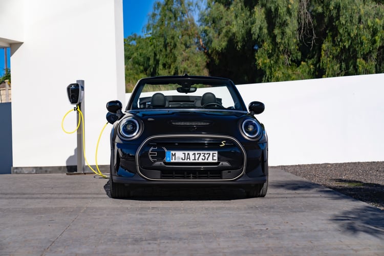 Mini Cooper SE Convertible (2023)