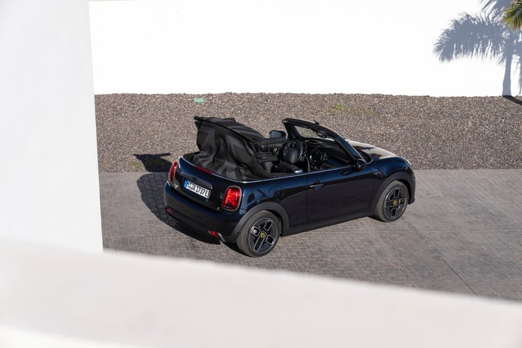 Mini Cooper SE Convertible (2023)