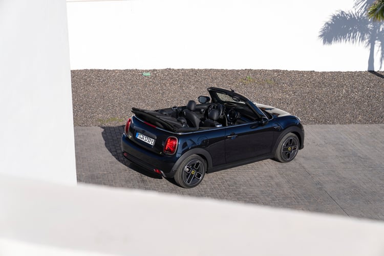 Mini Cooper SE Convertible (2023)