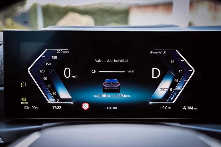 Combiné d'instrumentation de la BMW i4 eDrive35