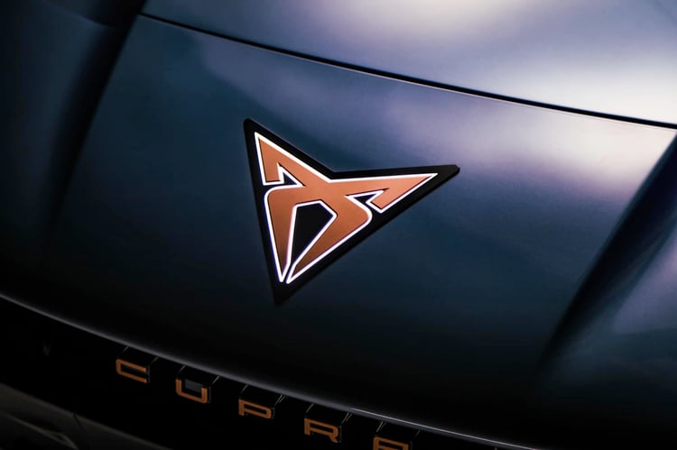 Cupra Tavascan logo avant