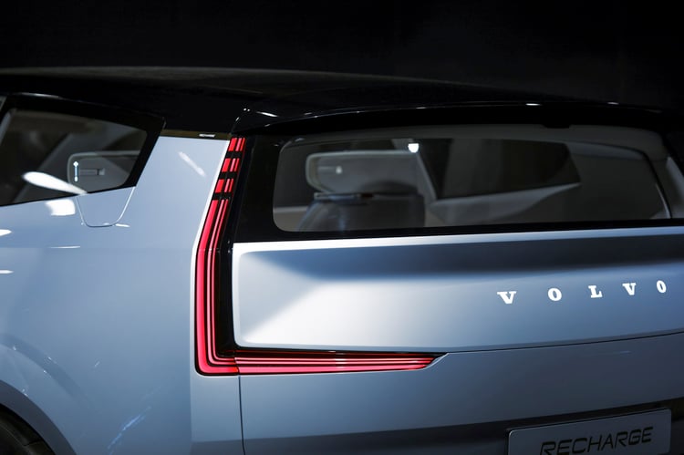 Volvo Recharge Concept feux en L