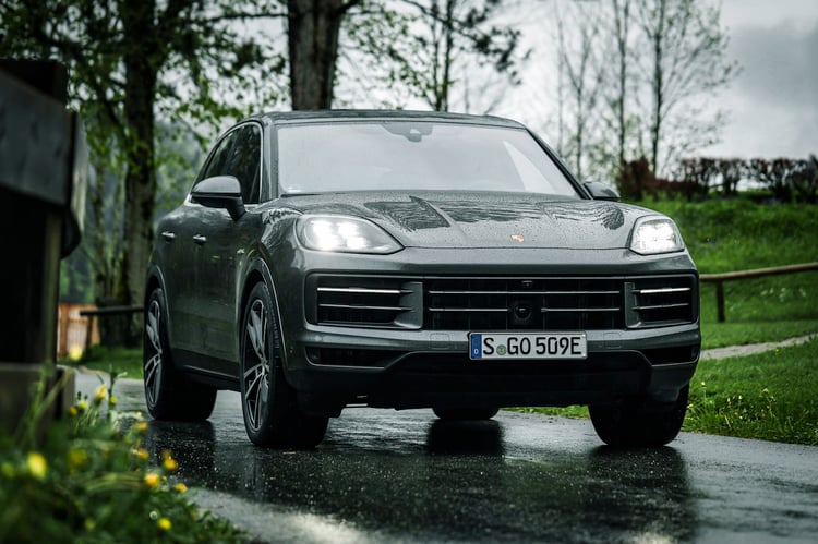 Porsche Cayenne E-Hybrid trois quarts avant