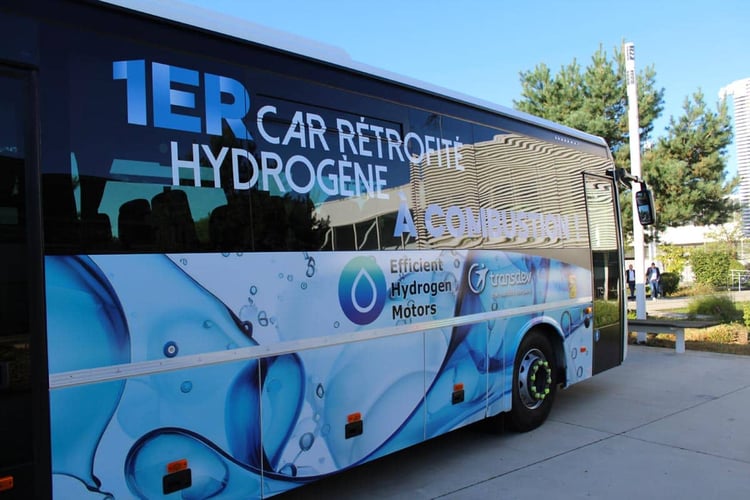 Autocar rétrofité avec un moteur thermique hydrogène de EHM