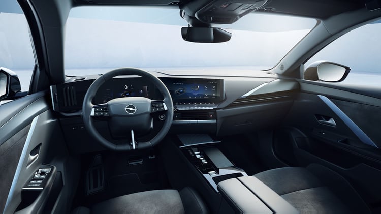 Habitacle de l’Opel Astra Electric 2023 avec cockpit numérique Pure Panel
