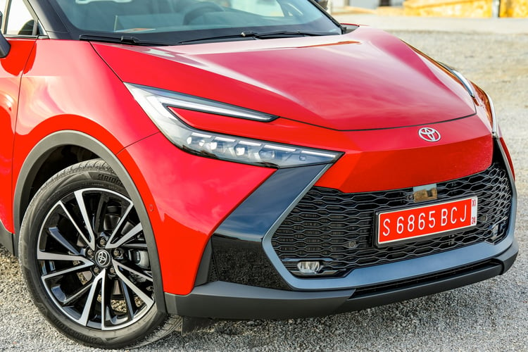 Feux avant du Toyota C-HR (2024)