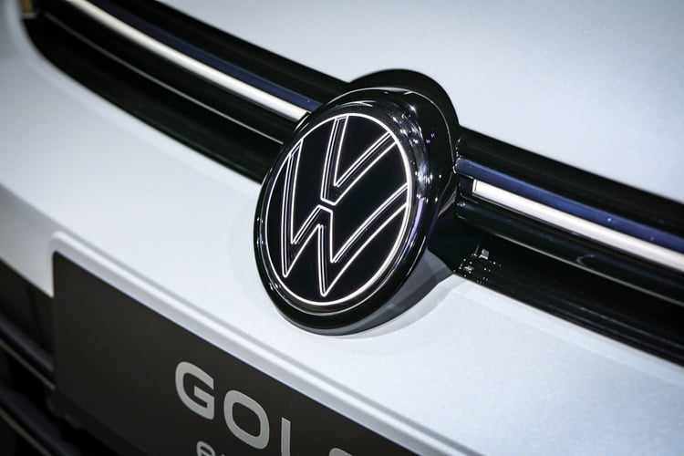 Logo LED de la Volkswagen Golf eHybrid 2024