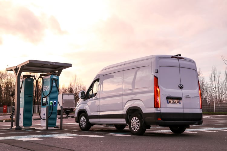 Un bel instant recharge aux bornes 150 kW