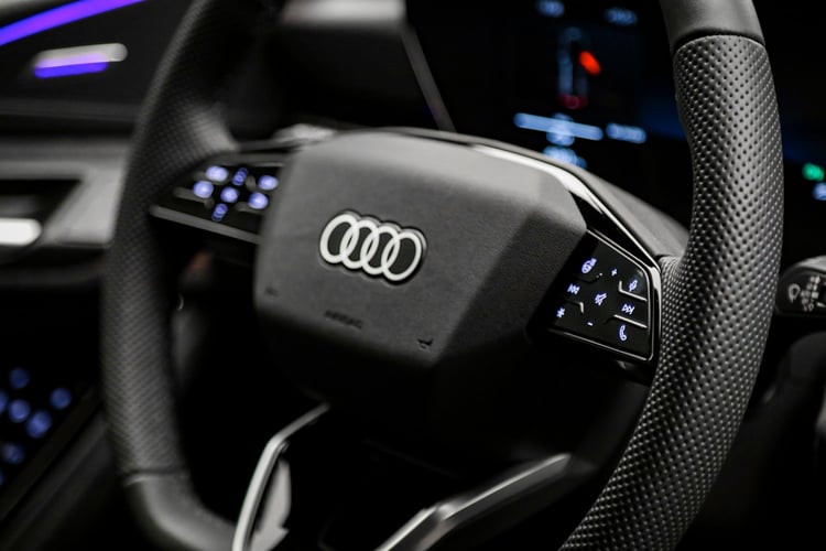 Commandes au volant de l'Audi Q6 e-tron