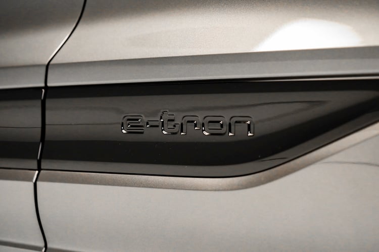 Logo Audi Q6 e-tron