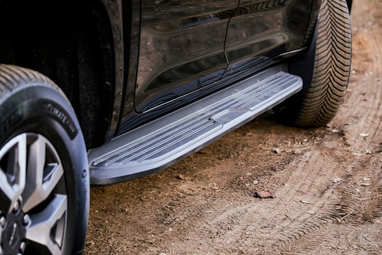 Marche-pied du pick-up électrique