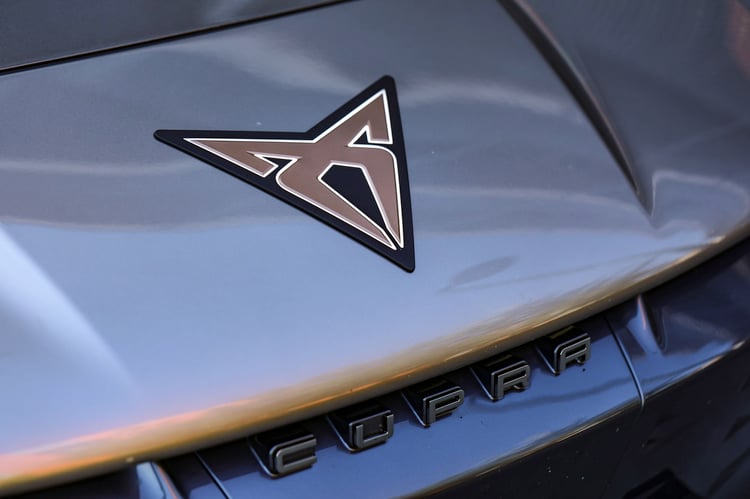 Logo rétroéclairé du Cupra Tavascan VZ