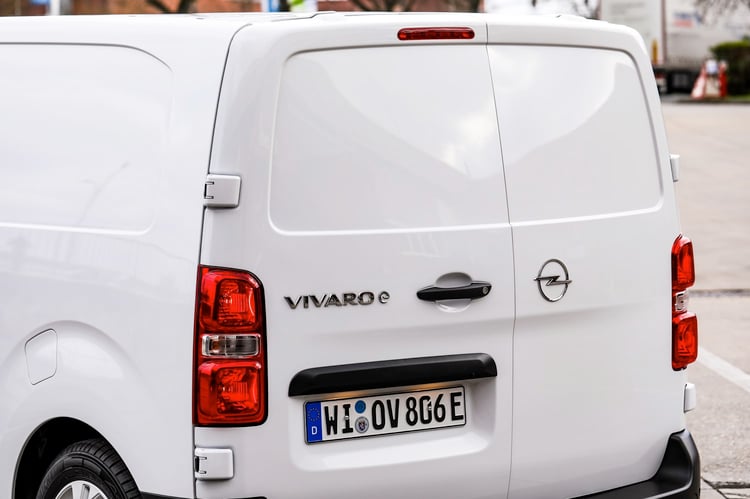 À l'arrière de l'Opel Vivaro Electric