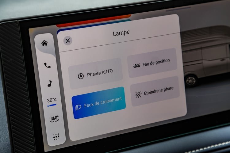 Réglage des feux depuis l'écran multimédia