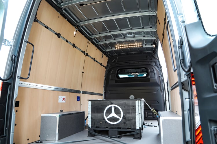 À l'arrière du Mercedes eSprinter 2024