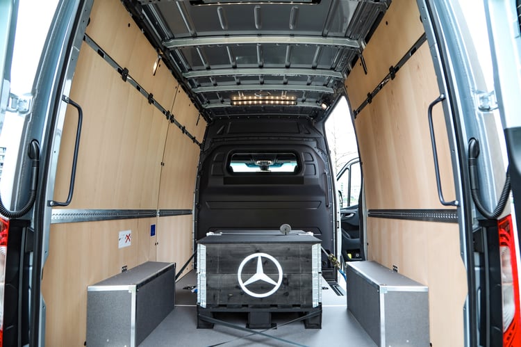 À l'arrière du Mercedes eSprinter 2024