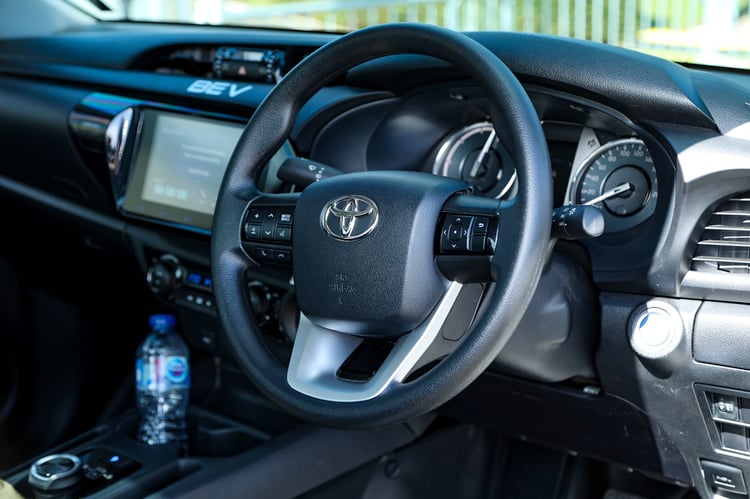 Conduite à droite pour le pick-up Toyota !