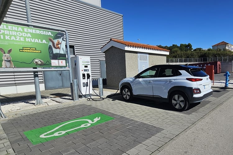 Le Hyundai Kona de Francis en recharge